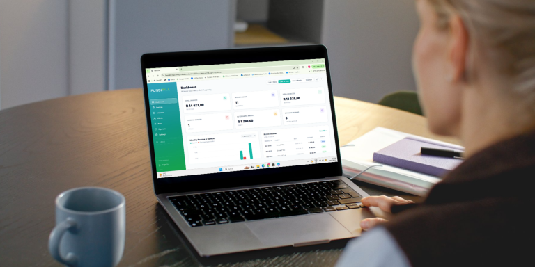 Easy and free invoice dashboard showcasing all spending and incoming